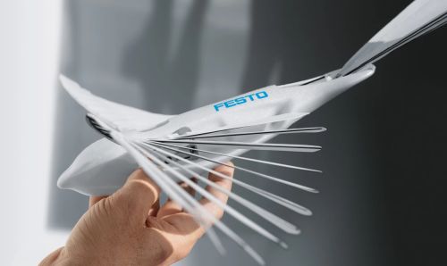 BionicSwifts — новый робот-птица от компании Festo, демонстрирующий необычайную грациозность полета