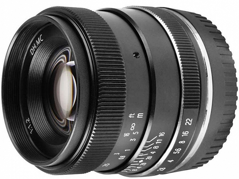 Ручной объектив Pergear 35mm f/1.2 предназначен для камер формата APS-C с креплением Nikon Z