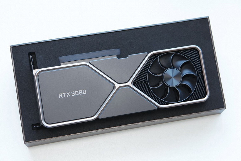На корпусе GeForce RTX 3080 Founders Edition есть два необычных отверстия. Они нужны для крепления