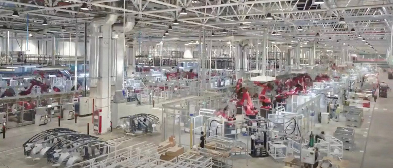 Видео дня: сборка электромобилей Tesla на шанхайской «гигафабрике»