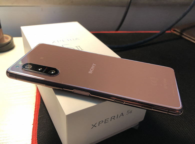 Компактный флагман Sony Xperia 5 II прибыл в Европу раньше ожидаемого