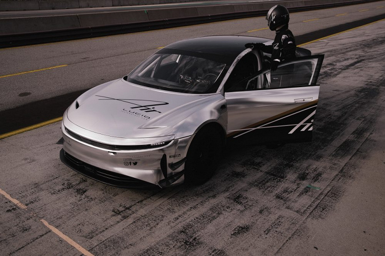 Облегченный Lucid Air попытался обойти на треке Tesla Model S Plaid. Не получилось