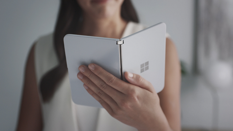 Microsoft урезала цену на проблемный Surface Duo сразу на 200 долларов