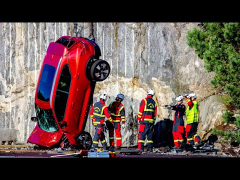 Volvo сбросила с подъёмного крана десять своих новых автомобилей. Всё ради безопасности