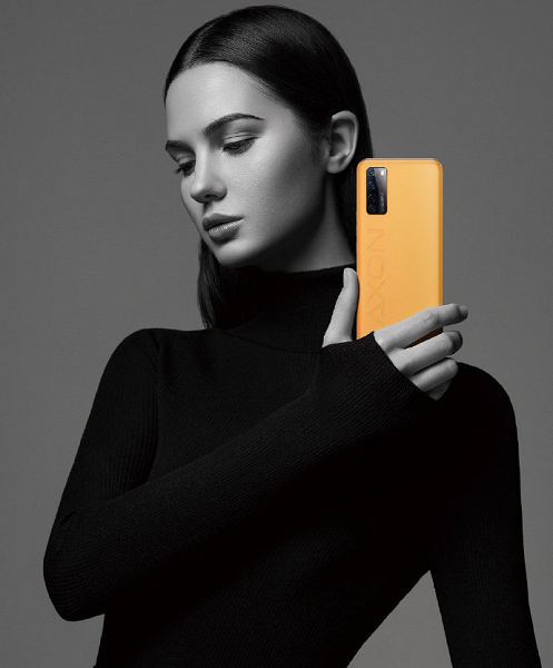 Представлена лучшая версия первого в мире смартфона с подэкранной камерой