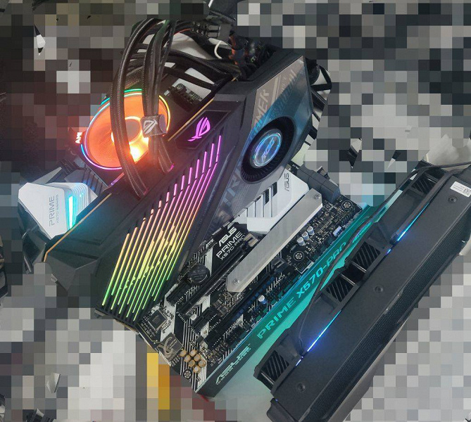 Видеокарта Asus Radeon RX 6800 XT ROG STRIX LC с жидкостной системой охлаждения на фото