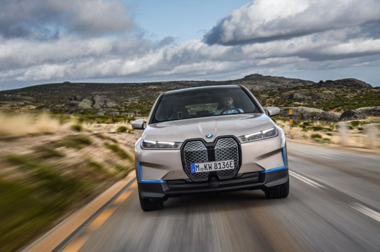 Запас хода более 600 км, разгон до 100 км/ч за 5 секунд и полный привод. Представлен электрический кроссовер BMW iX