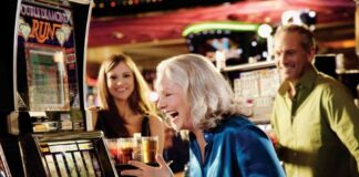 Азартный клуб Слотор с ассортиментом игровых автоматов