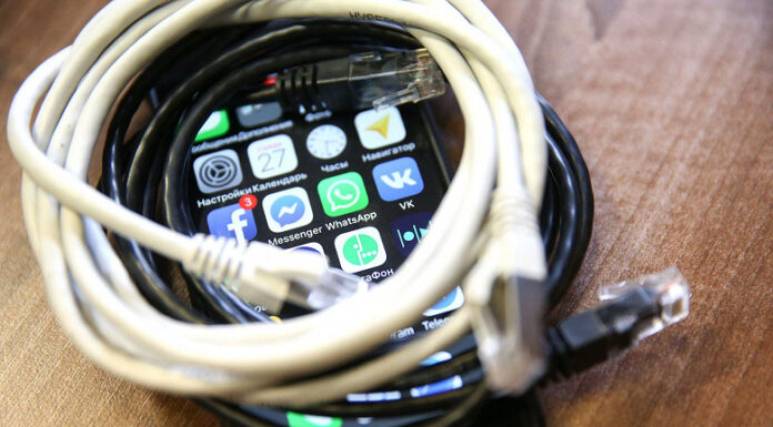 YouTube и Facebook разрешили заблокировать за цензуру россиян и российских СМИ