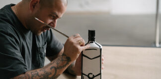 OnePlus Nord SE — «монохромный» дизайнерский смартфон бренда