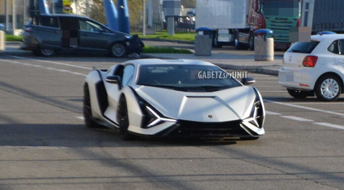 Космолет на дорогах общего пользования. Гибридный Lamborghini Sian PCF 37 засняли вживую