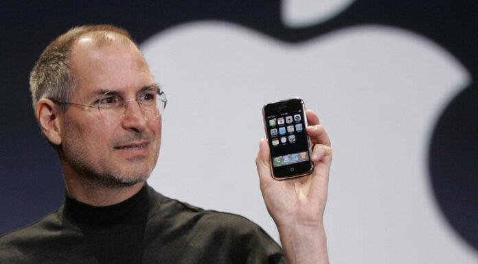 Производство самого первого iPhone в 2007 году, как это было