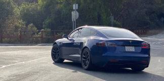 Прототип Tesla Model S с новым дизайном засняли вживую