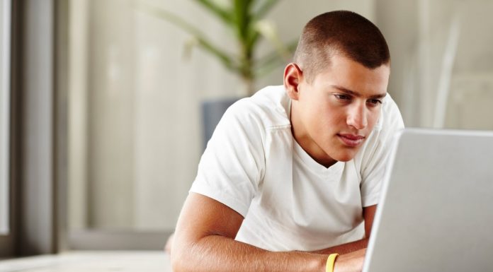 Какие разделы имеются на сайте XZoid, посвященном играм