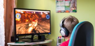 В каком возрасте ребенку разрешено играть в компьютерные игры?