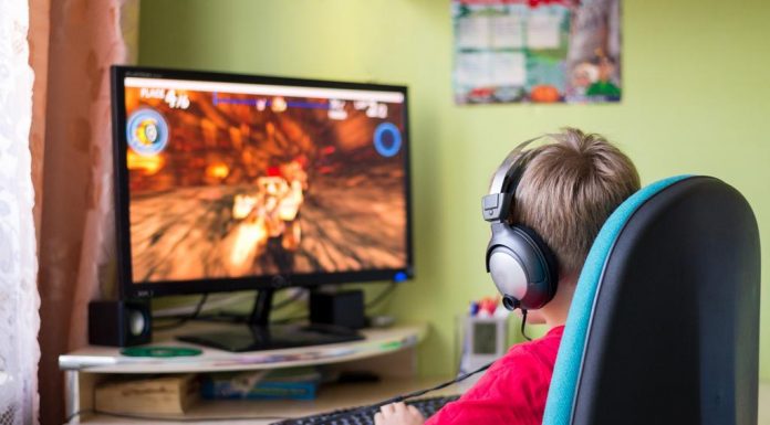 В каком возрасте ребенку разрешено играть в компьютерные игры?