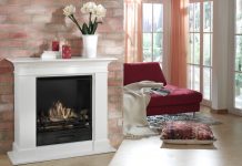 Что представляет собой электрический каминокомплект: чем он похож на дровяной камин