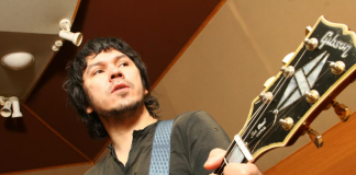 Чем интересен текст «Батарейки», написанный Валерием Жуковым: о чем поется в куплетах нашумевшего хита