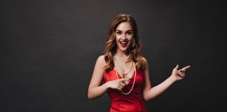 Формула успеха в мире азартных игр: секреты казино https://ru.freepik.com/free-photo/attractive-woman-in-red-dress-pointing-to-place-for-text-inside-portrait-of-actress-in-silk-festive-outfit-posing-on-black-background_23985041.htm#fromView=search&page=1&position=5&uuid=58e3e05d-59bc-4e10-90a8-40ddad232e84