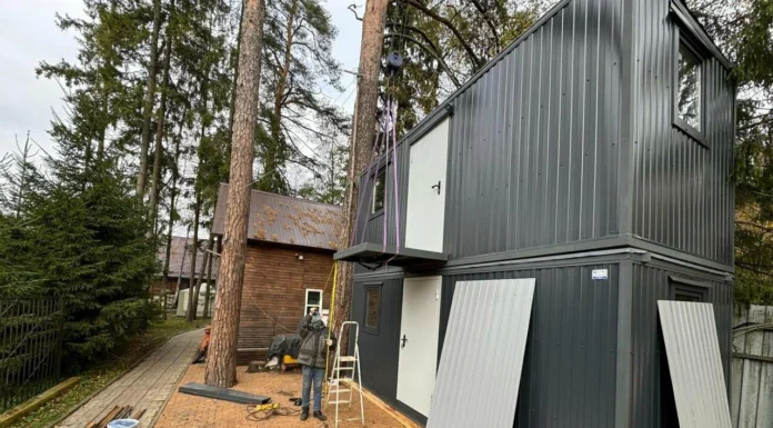 Защита от вандализма и краж: как выбрать безопасную металлическую бытовку для стройплощадки?