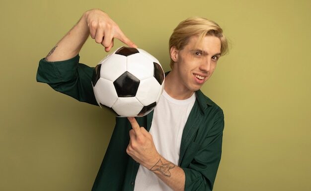 Лучшие вингеры Эредивизи для старта в FIFA 24